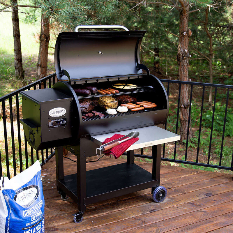 Louisiana Grills 900 Series Wood Pellet Grill and Smoker + Cover